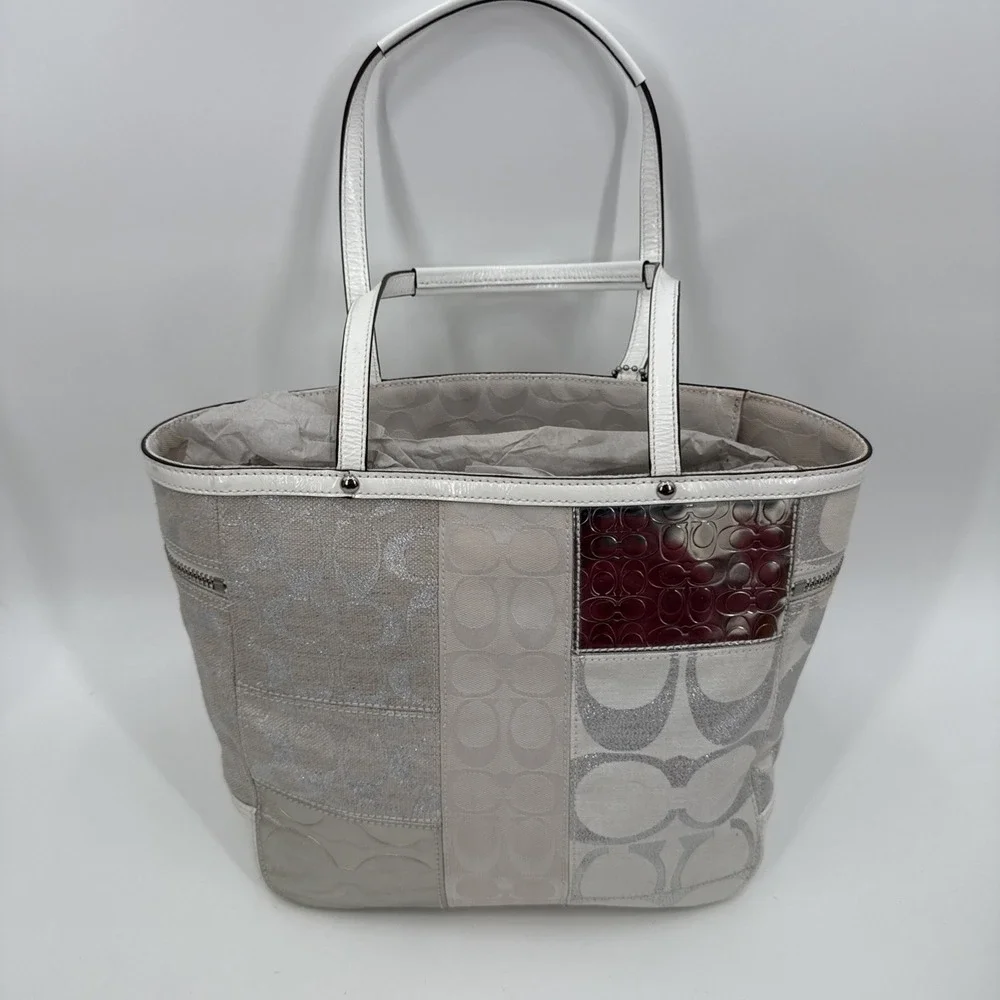 Coach Womens Y2K Patchwork Metallic Silver White Shoulder Bag 13496 w/Wallet